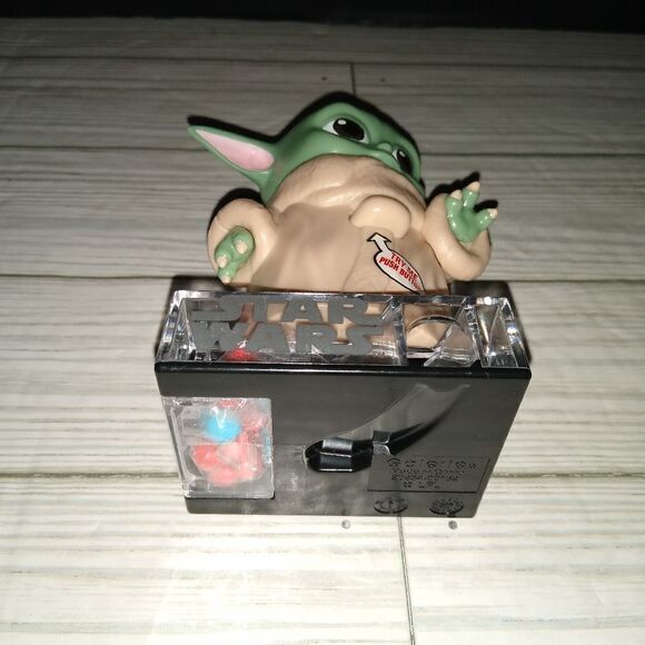 The Mandalorian Star Wars Baby Yoda Grogu Candy Dispenser Talking Electronic - Picture 7 of 9